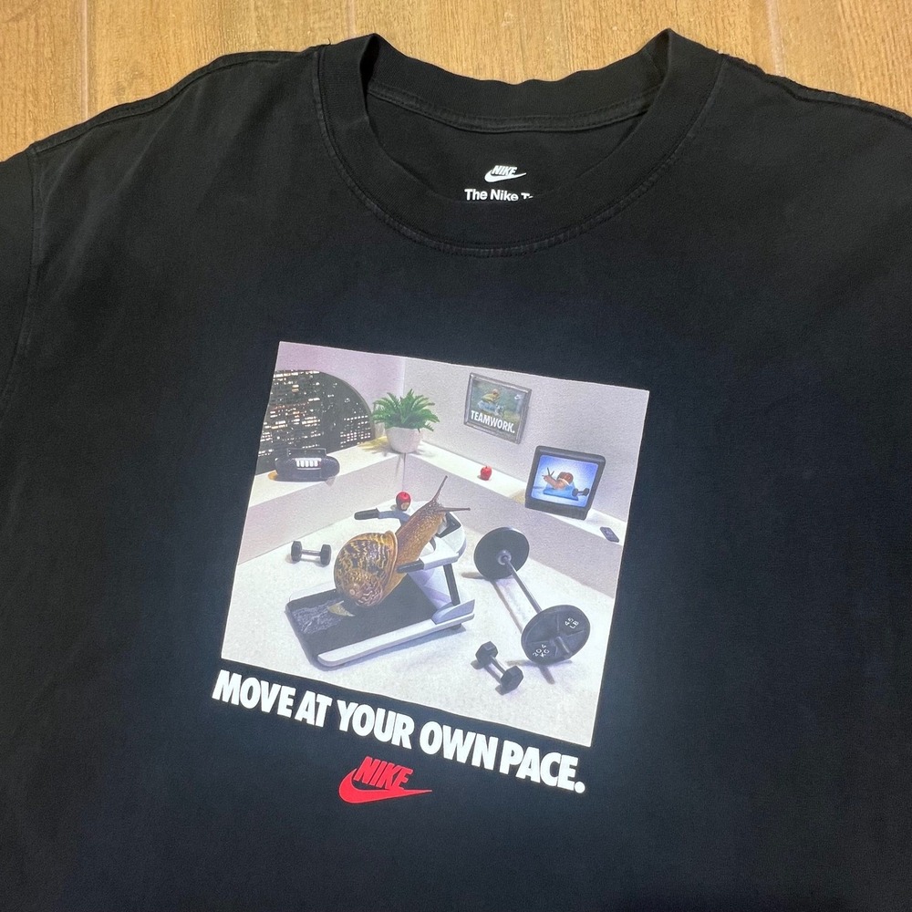 Nike Move At Your Own‎ Pace Snail Graphic T-Shirt Mens XL Black Loose Fit Tee